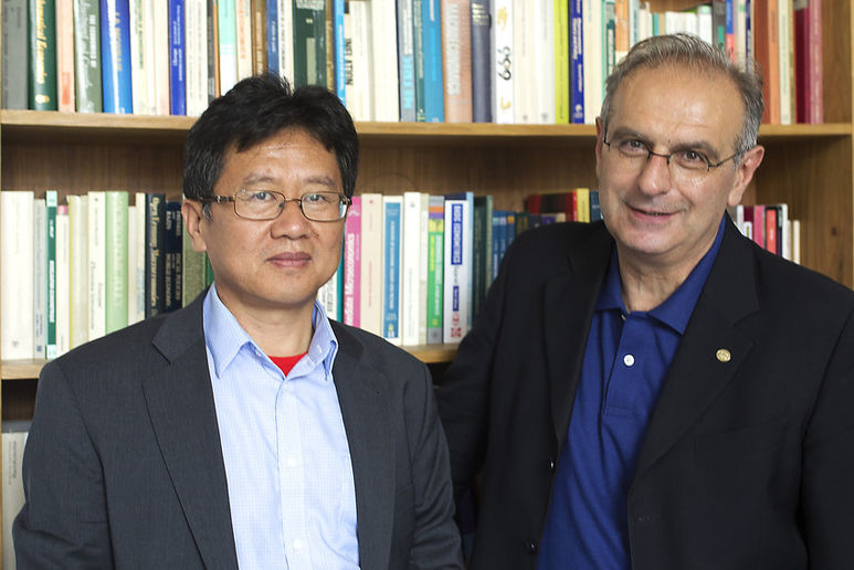 Meixing Dai et Moïse Sidiropoulos, chercheurs au Bureau d’économie théorique et appliquée (Beta). © Catherine Schröder