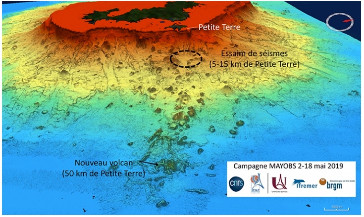 Image obtenue à partir de sondeurs multifaisceaux qui ont permis de déterminer la topographie et la localisation du volcan